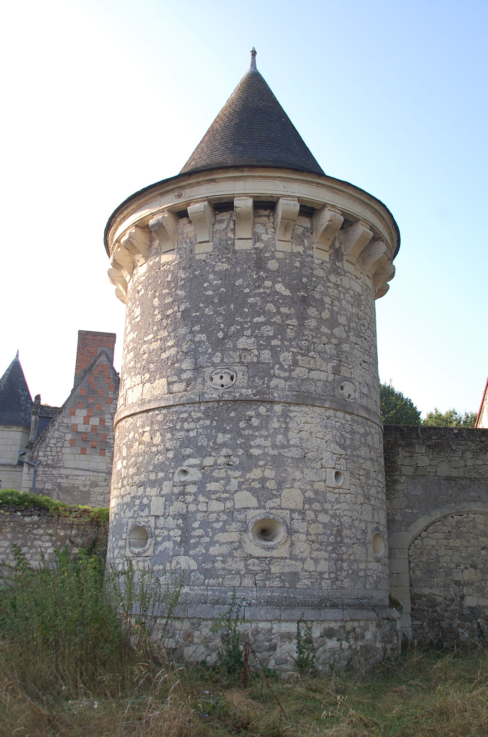 Tour défensive proche de l'ancienne entrée du domaine (Albéric Dervault)